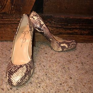 Jessica Simpson snakeskin print pumps